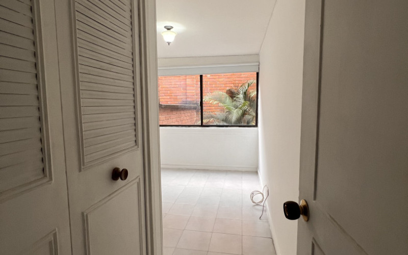 High-Potential Apartment Near Provenza – 68.83 m² for Renovation