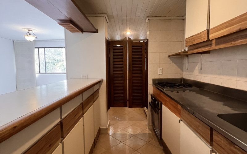 High-Potential Apartment Near Provenza – 68.83 m² for Renovation