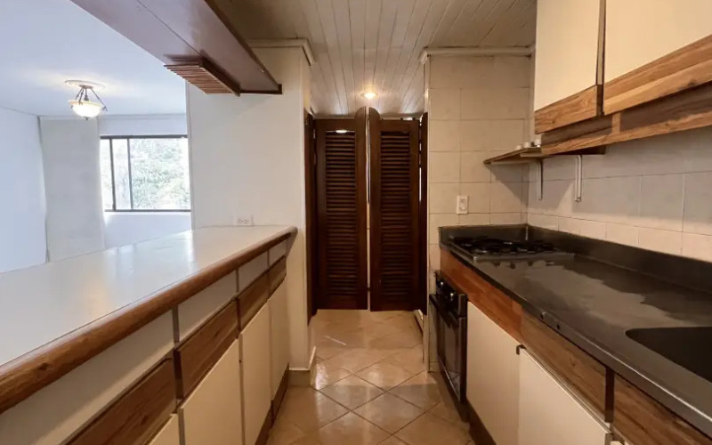 High-Potential Apartment Near Provenza – 68.83 m² for Renovation