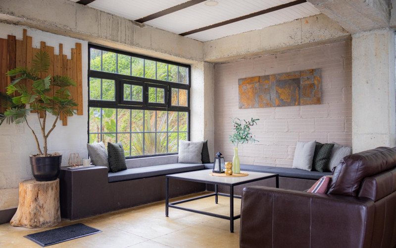 High-yield luxury villa near Medellin: 6 BR, pool, and incredibly low $23 USD annual taxes.