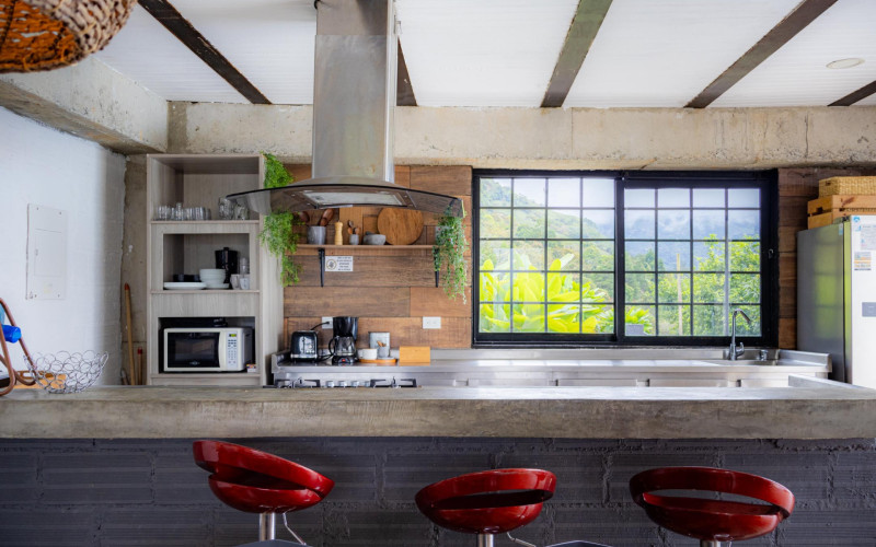 High-yield luxury villa near Medellin: 6 BR, pool, and incredibly low $23 USD annual taxes.