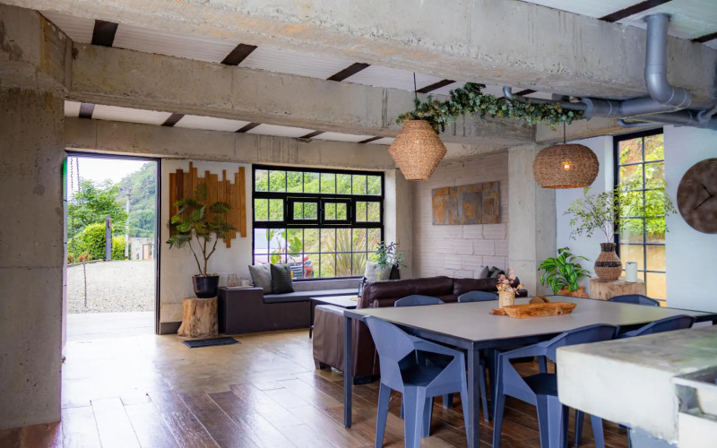 High-yield luxury villa near Medellin: 6 BR, pool, and incredibly low $23 USD annual taxes.