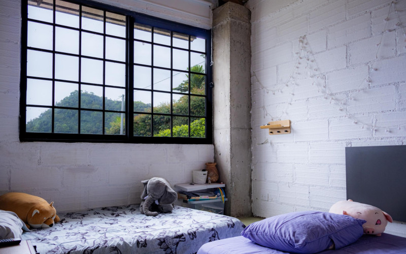 High-yield luxury villa near Medellin: 6 BR, pool, and incredibly low $23 USD annual taxes.