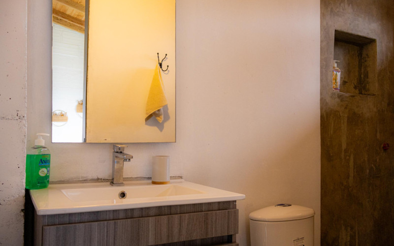 High-yield luxury villa near Medellin: 6 BR, pool, and incredibly low $23 USD annual taxes.