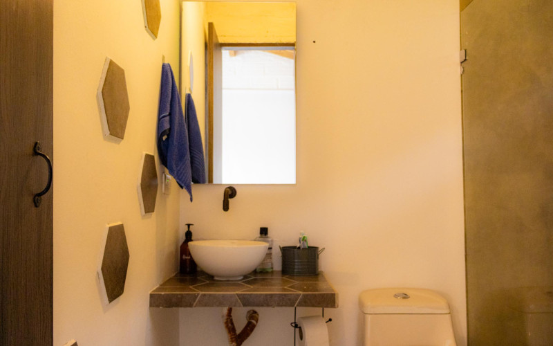High-yield luxury villa near Medellin: 6 BR, pool, and incredibly low $23 USD annual taxes.