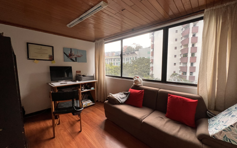 Provenza Penthouse Duplex: Investment Opportunity with Private Terrace & City Views.