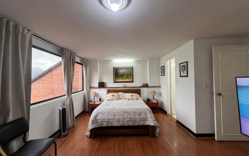 Provenza Penthouse Duplex: Investment Opportunity with Private Terrace & City Views.