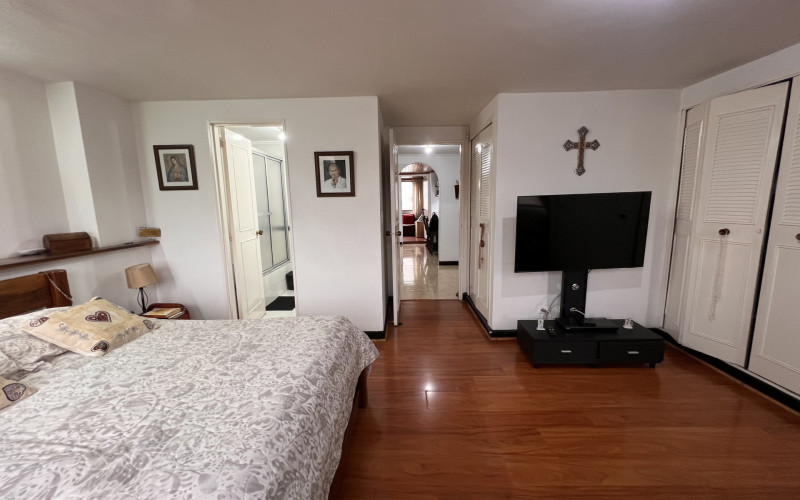 Provenza Penthouse Duplex: Investment Opportunity with Private Terrace & City Views.