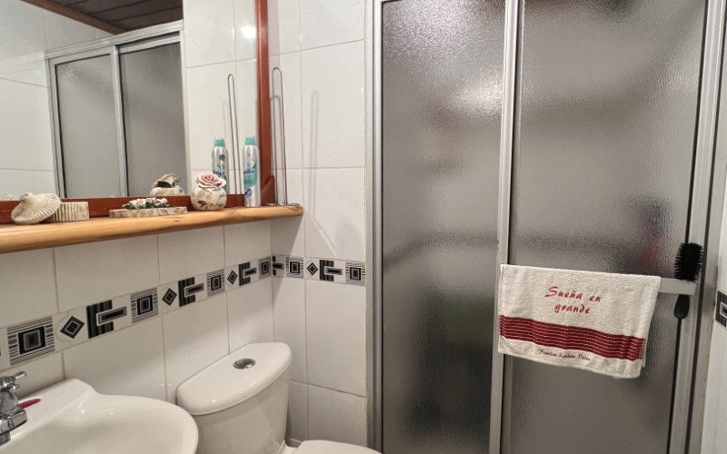 Penthouse in Provenza – 117 m² | Top Floor Renovation Opportunity