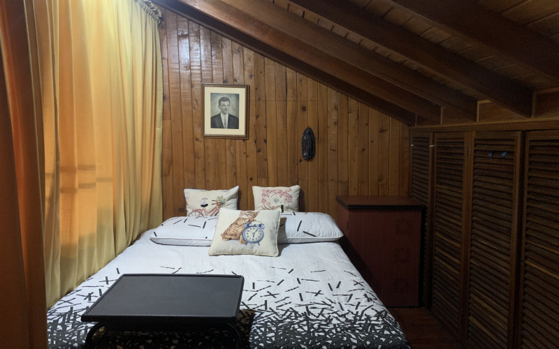 Penthouse in Provenza – 117 m² | Top Floor Renovation Opportunity