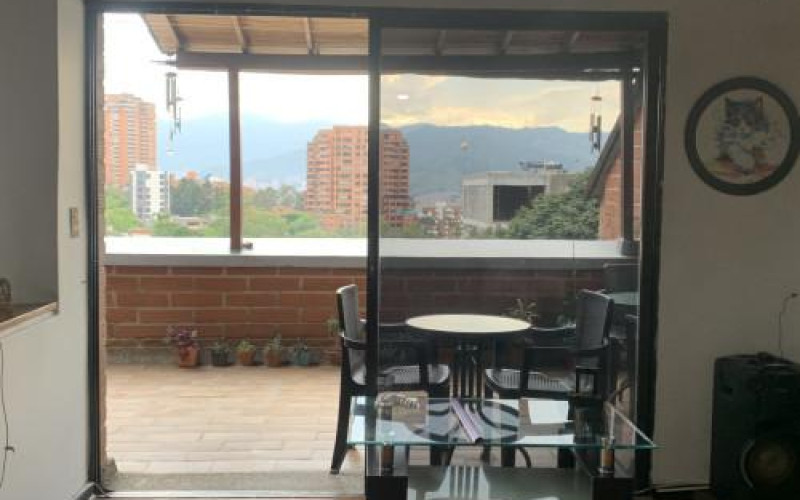 Provenza Penthouse Duplex: Investment Opportunity with Private Terrace & City Views.
