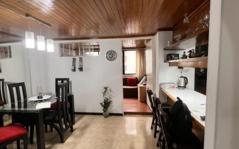 Penthouse in Provenza – 117 m² | Top Floor Renovation Opportunity