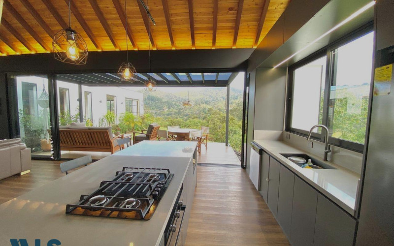Casa en El Retiro en Corredor Don Diego