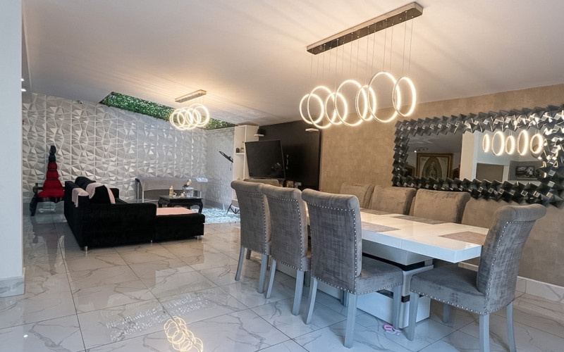Luxury apartment of 199 m² in Estadio - Newly renovated, no community fees + Close to the 80 metro line.