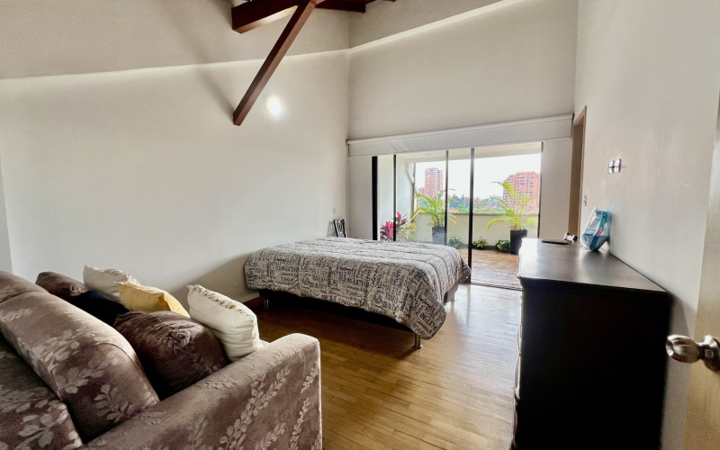 El Poblado – Spacious 130 m² apartment near Provenza