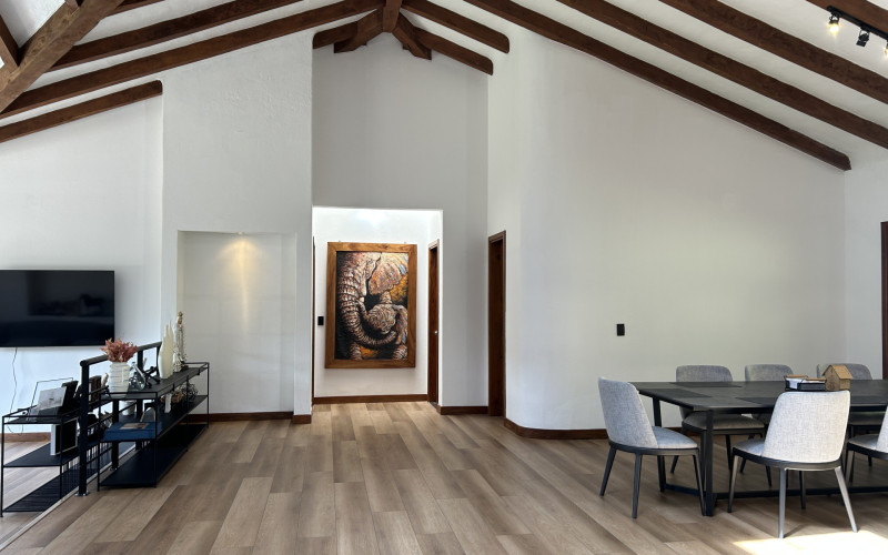 Luxury Country House in El Retiro | 1,400 m² Lot, Exclusive Gated Community.