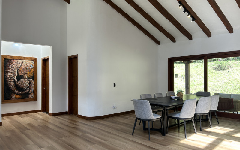 Luxury Country House in El Retiro | 1,400 m² Lot, Exclusive Gated Community.