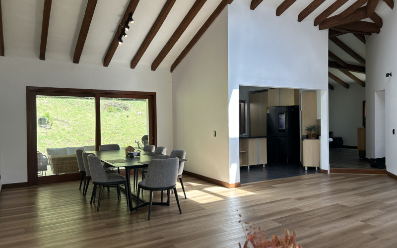 Luxury Country House in El Retiro | 1,400 m² Lot, Exclusive Gated Community.