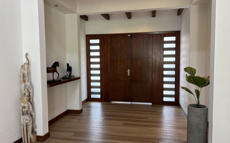 Luxury Country House in El Retiro | 1,400 m² Lot, Exclusive Gated Community.