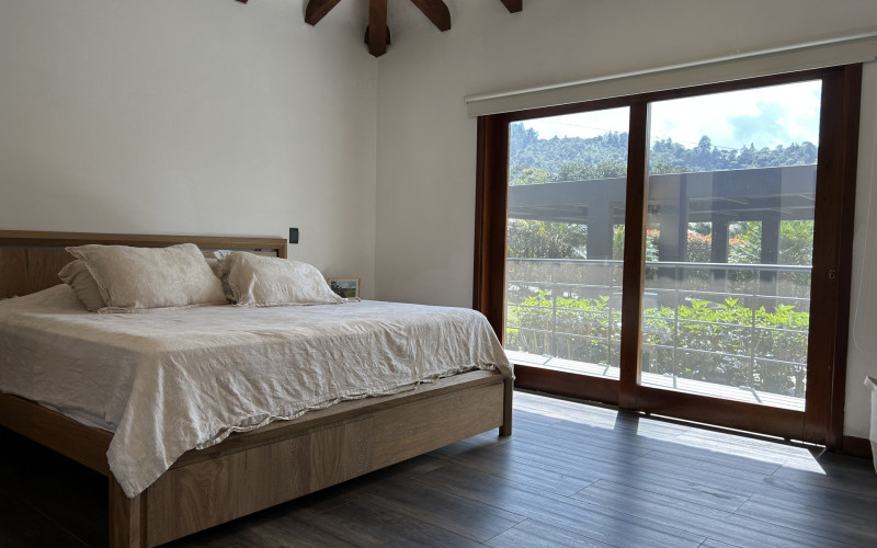 Luxury Country House in El Retiro | 1,400 m² Lot, Exclusive Gated Community.