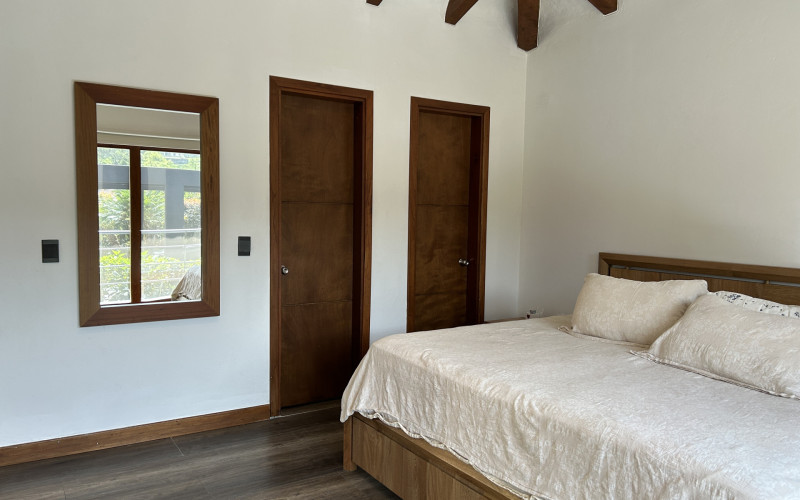 Luxury Country House in El Retiro | 1,400 m² Lot, Exclusive Gated Community.