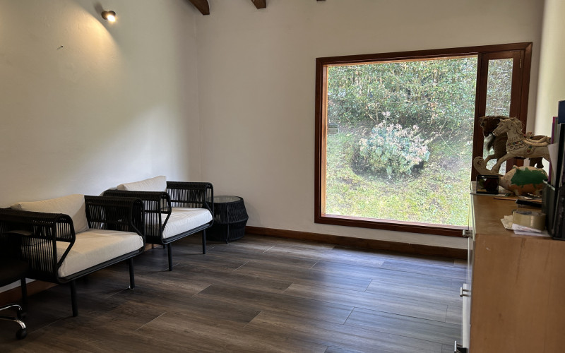 Luxury Country House in El Retiro | 1,400 m² Lot, Exclusive Gated Community.