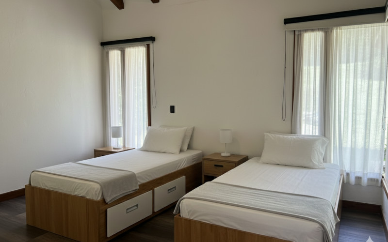 Luxury Country House in El Retiro | 1,400 m² Lot, Exclusive Gated Community.