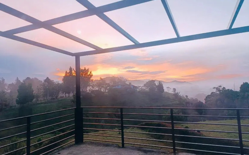 House for Remodeling in Altos de Las Palmas with 2200m² Lot