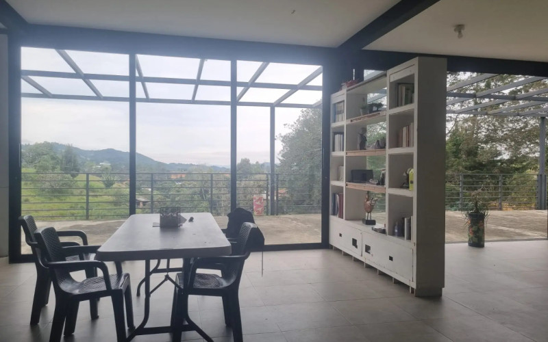 House for Remodeling in Altos de Las Palmas with 2200m² Lot