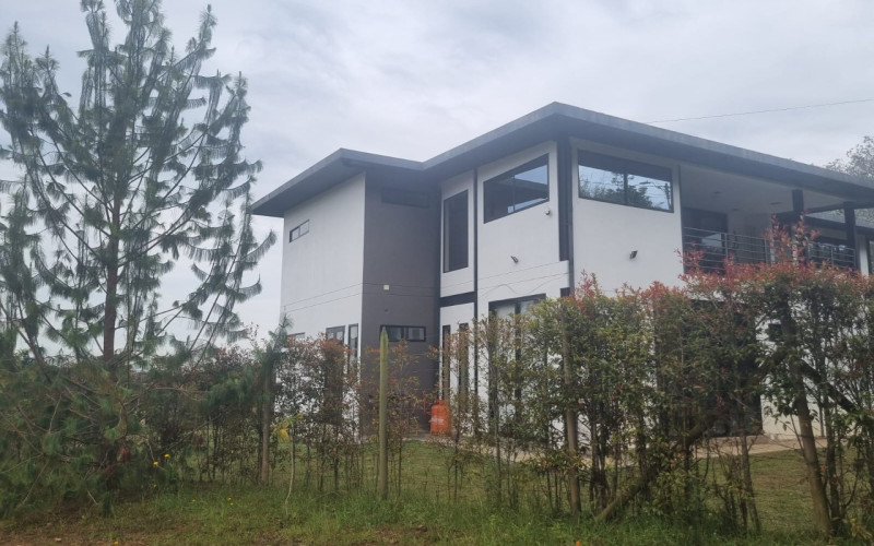 Millionaire discount on modern lot house in gray work, almost $1,000 million less