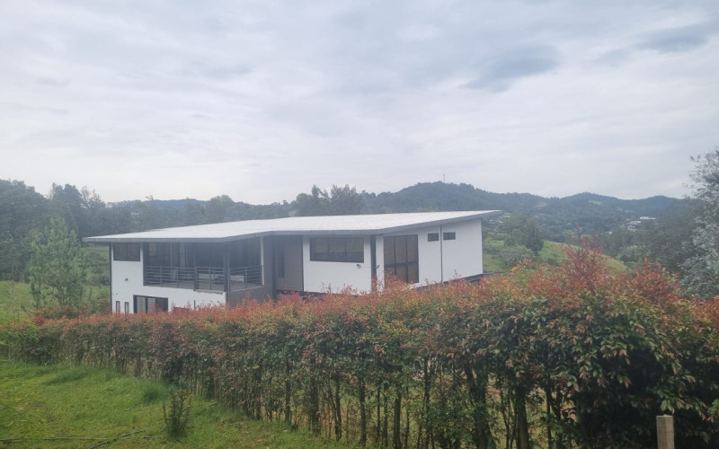 Millionaire discount on modern lot house in gray work, almost $1,000 million less