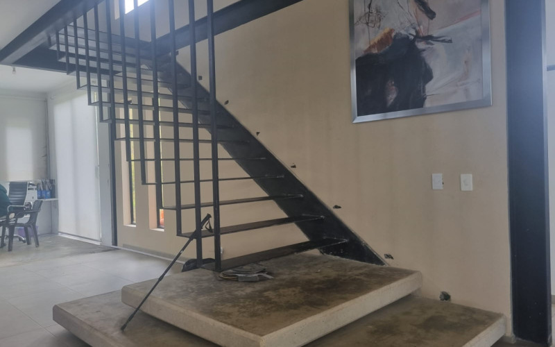 Millionaire discount on modern lot house in gray work, almost $1,000 million less