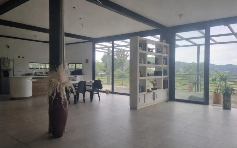 House for Remodeling in Altos de Las Palmas with 2200m² Lot