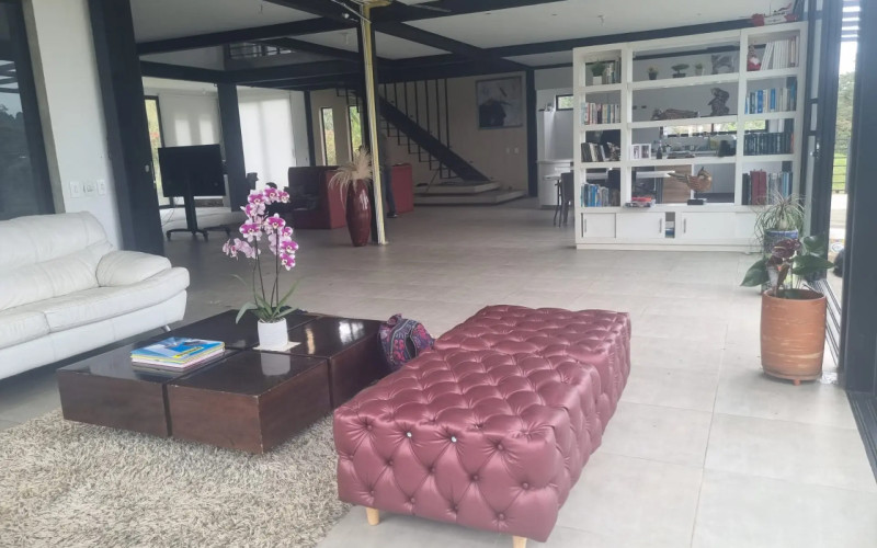 House for Remodeling in Altos de Las Palmas with 2200m² Lot