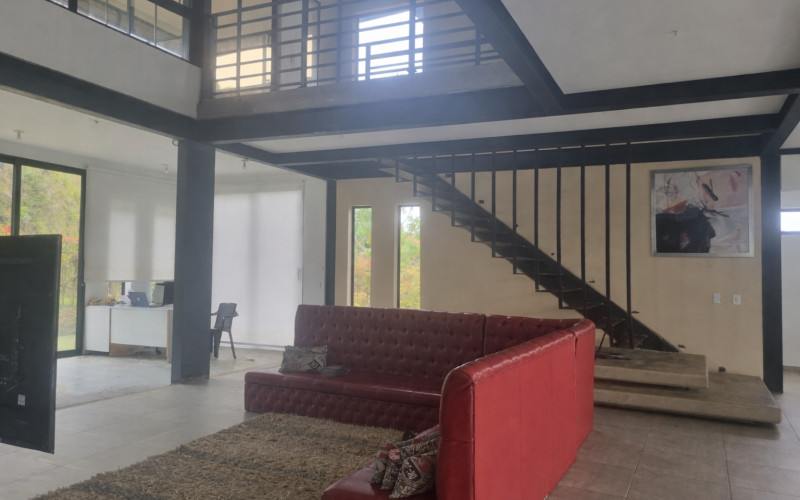 Millionaire discount on modern lot house in gray work, almost $1,000 million less