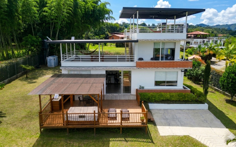 Country House in El Peñol | Rock View | Individual Deed & Short-Term Rentals Allowed (Chiquinquira)