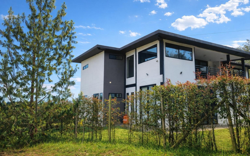 Millionaire discount, modern house to remodel with beautiful lot $1,000 million less