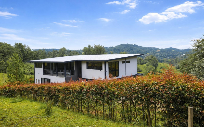 Millionaire discount, modern house to remodel with beautiful lot $1,000 million less