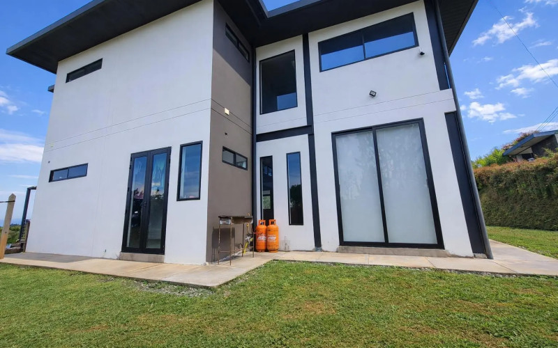 House for Remodeling in Altos de Las Palmas with 2200m² Lot
