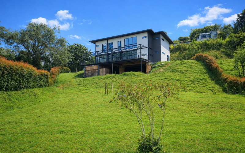 Millionaire discount, modern house to remodel with beautiful lot $1,000 million less