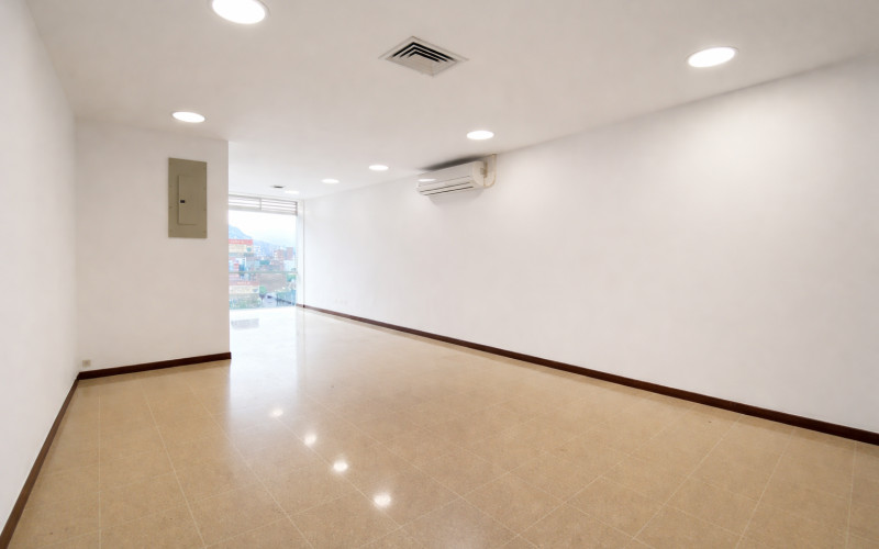 Office with a prime location - Laureles