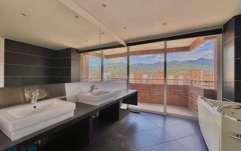 Apartamento en Medellín en Laureles