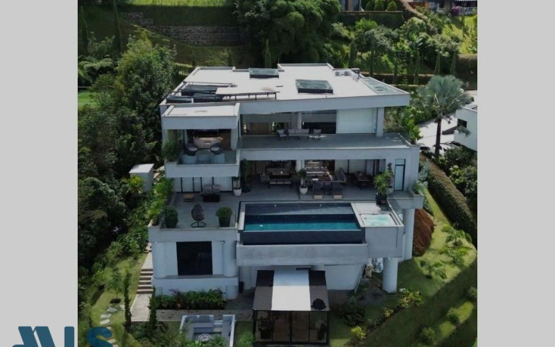 Casa en Envigado en Las palmas