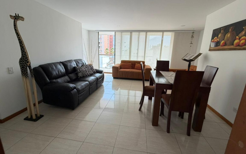 Spacious apartment in Conquistadores with prime location near Unicentro and UPB
