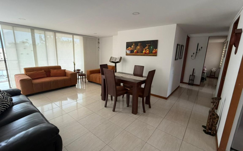 Spacious apartment in Conquistadores with prime location near Unicentro and UPB
