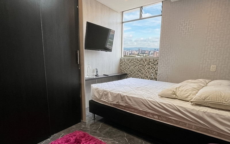Investment opportunity in the Boston neighborhood of Medellín: Turnkey furnished apartment with city views.  