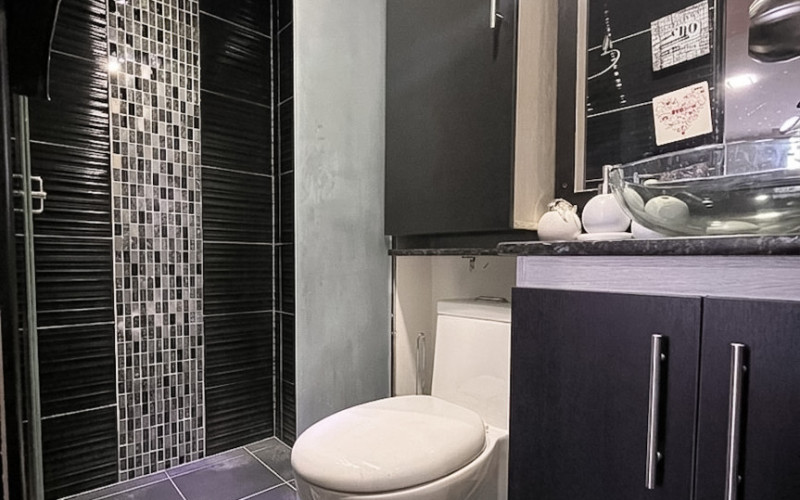 Investment opportunity in the Boston neighborhood of Medellín: Turnkey furnished apartment with city views.  
