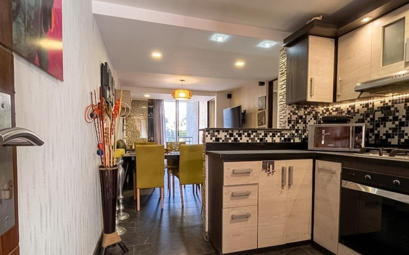 Investment opportunity in the Boston neighborhood of Medellín: Turnkey furnished apartment with city views.  