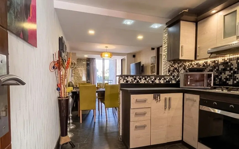 Investment opportunity in the Boston neighborhood of Medellín: Turnkey furnished apartment with city views.  