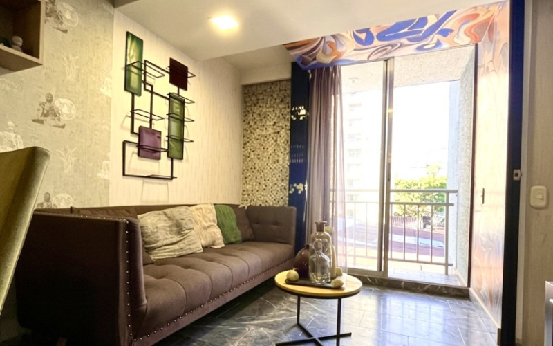 Investment opportunity in the Boston neighborhood of Medellín: Turnkey furnished apartment with city views.  